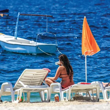 Awesome In Okrug Gornji With Wifi * 트로기르