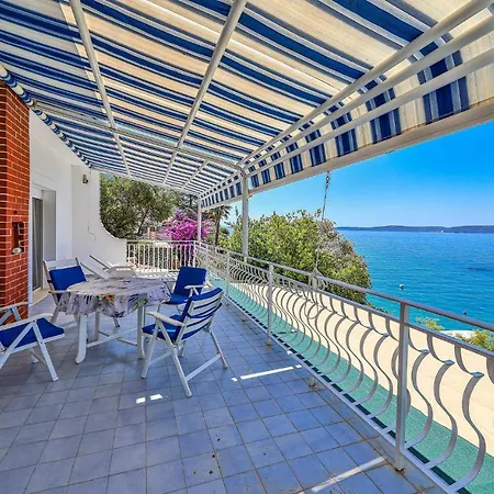 Awesome In Okrug Gornji With Kitchen Holiday home *